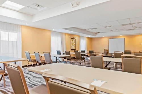 Fairfield Inn & Suites by Marriott St Petersburg North - image 13