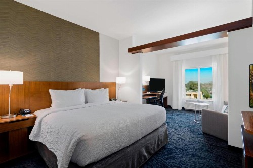 Fairfield Inn & Suites by Marriott St Petersburg North - image 17