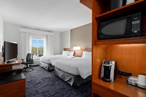 Fairfield Inn & Suites by Marriott St Petersburg North - image 18