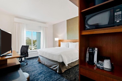Fairfield Inn & Suites by Marriott St Petersburg North - image 20