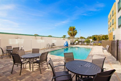 Fairfield Inn & Suites by Marriott St Petersburg North - image 31