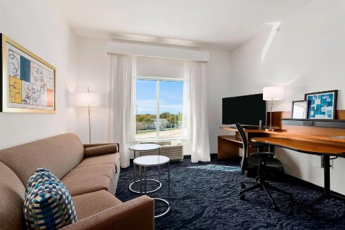 Fairfield Inn & Suites by Marriott St Petersburg North - image 33