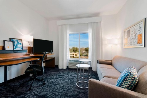 Fairfield Inn & Suites by Marriott St Petersburg North - image 8