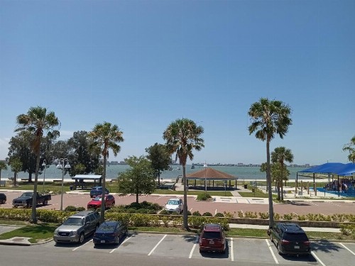 Sea Breeze Manor Inn - image 4