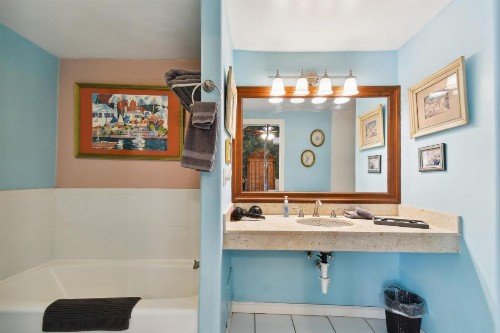 Sea Breeze Manor Inn - image 42