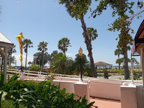 Sea Breeze Manor Inn - image 5