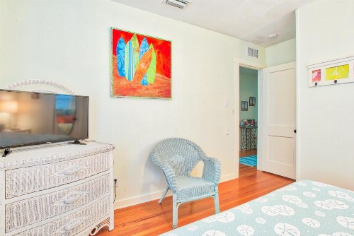 2 Bedroom - Summer Cottage - Tyn & Marty's Pets Yard Waterfront Dist