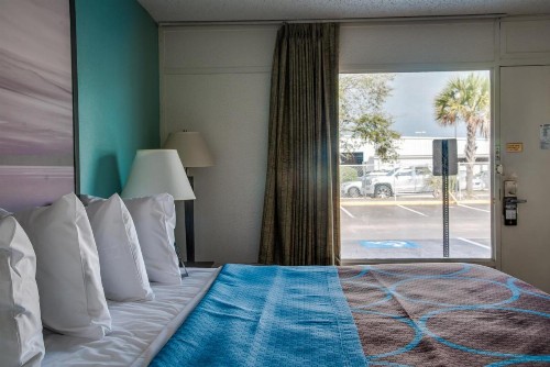 Super 8 by Wyndham St. Petersburg - image 16