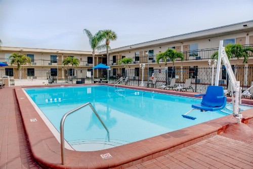 Super 8 by Wyndham St. Petersburg - image 20