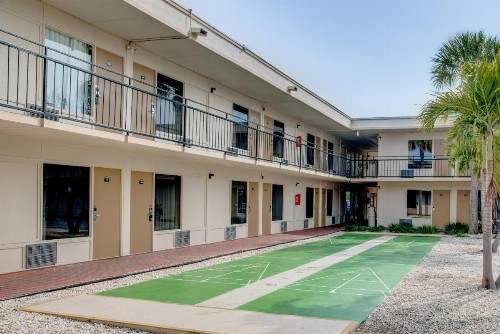 Super 8 by Wyndham St. Petersburg - image 22