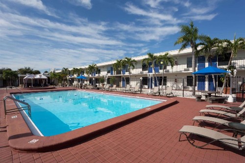 Super 8 by Wyndham St. Petersburg - image 5