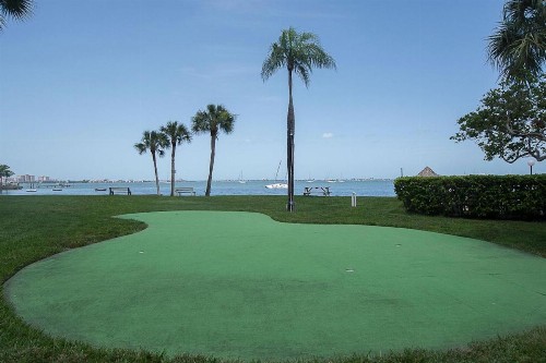 Four Bedroom Family Accommodation - Private Beach - image 11