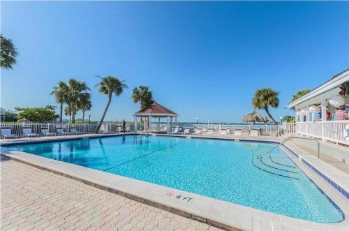 Four Bedroom Family Accommodation - Private Beach - image 12