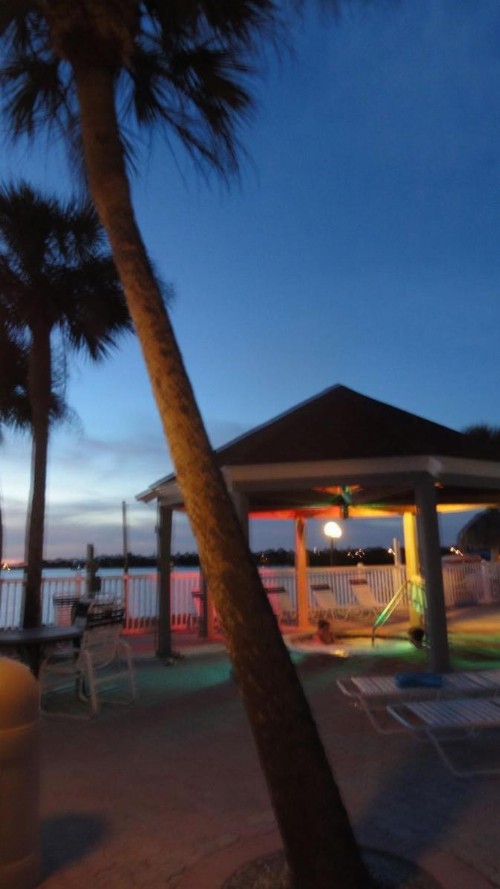Four Bedroom Family Accommodation - Private Beach - image 2