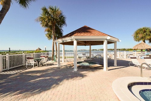 Four Bedroom Family Accommodation - Private Beach - image 21