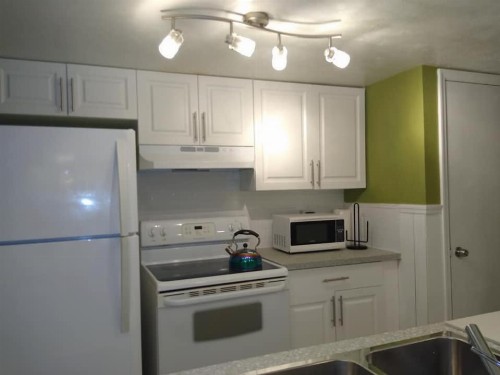 Four Bedroom Family Accommodation - Private Beach - image 22