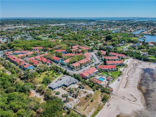 Four Bedroom Family Accommodation - Private Beach - image 24