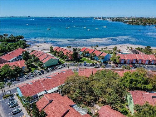 Four Bedroom Family Accommodation - Private Beach - image 25