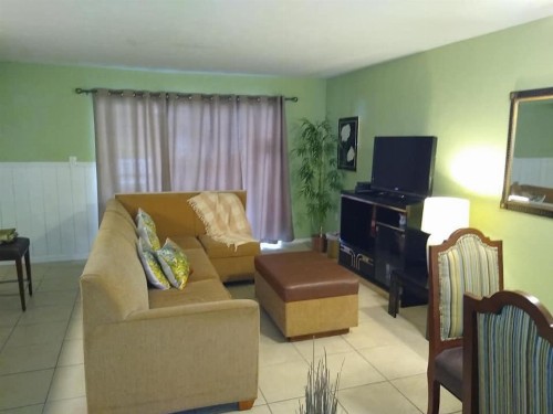 Four Bedroom Family Accommodation - Private Beach - image 26