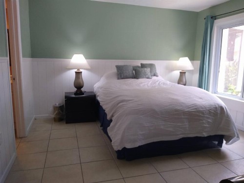 Four Bedroom Family Accommodation - Private Beach - image 29