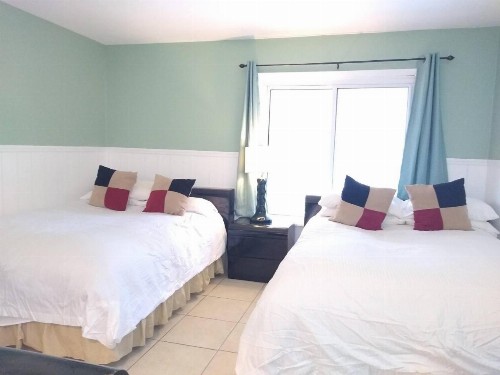 Four Bedroom Family Accommodation - Private Beach - image 35