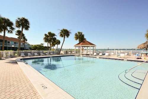Four Bedroom Family Accommodation - Private Beach - image 39