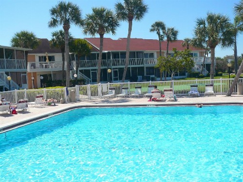 Four Bedroom Family Accommodation - Private Beach - image 4