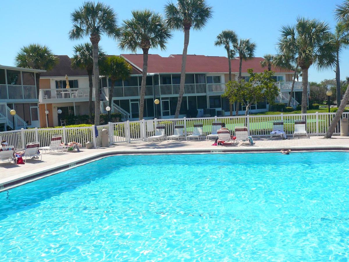 Four Bedroom Family Accommodation - Private Beach - image 4