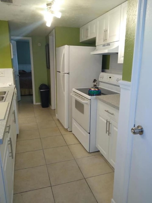 Four Bedroom Family Accommodation - Private Beach - image 40
