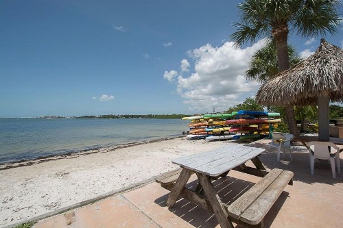 Four Bedroom Family Accommodation - Private Beach - image 48