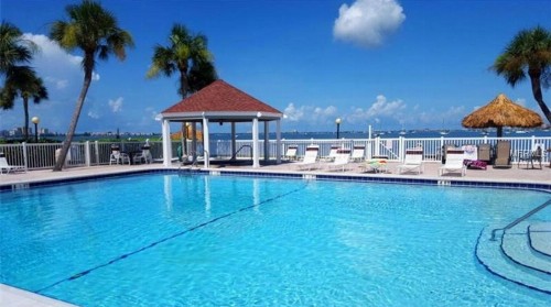 Four Bedroom Family Accommodation - Private Beach - image 5