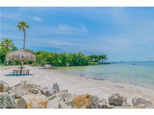 Four Bedroom Family Accommodation - Private Beach - image 7