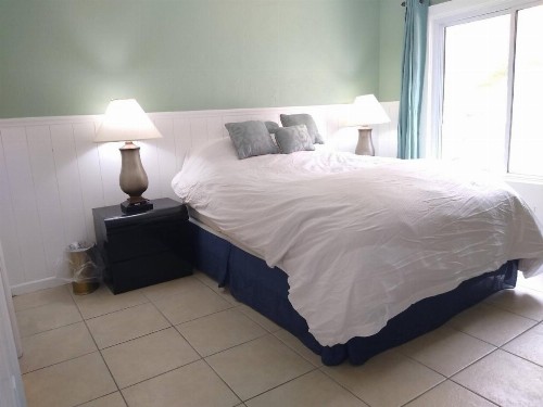 Four Bedroom Family Accommodation - Private Beach - image 8