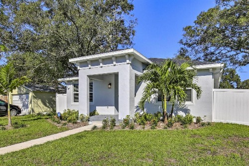 Upscale St Petersburg Escape Less Than half Mi to Central Ave - image 2