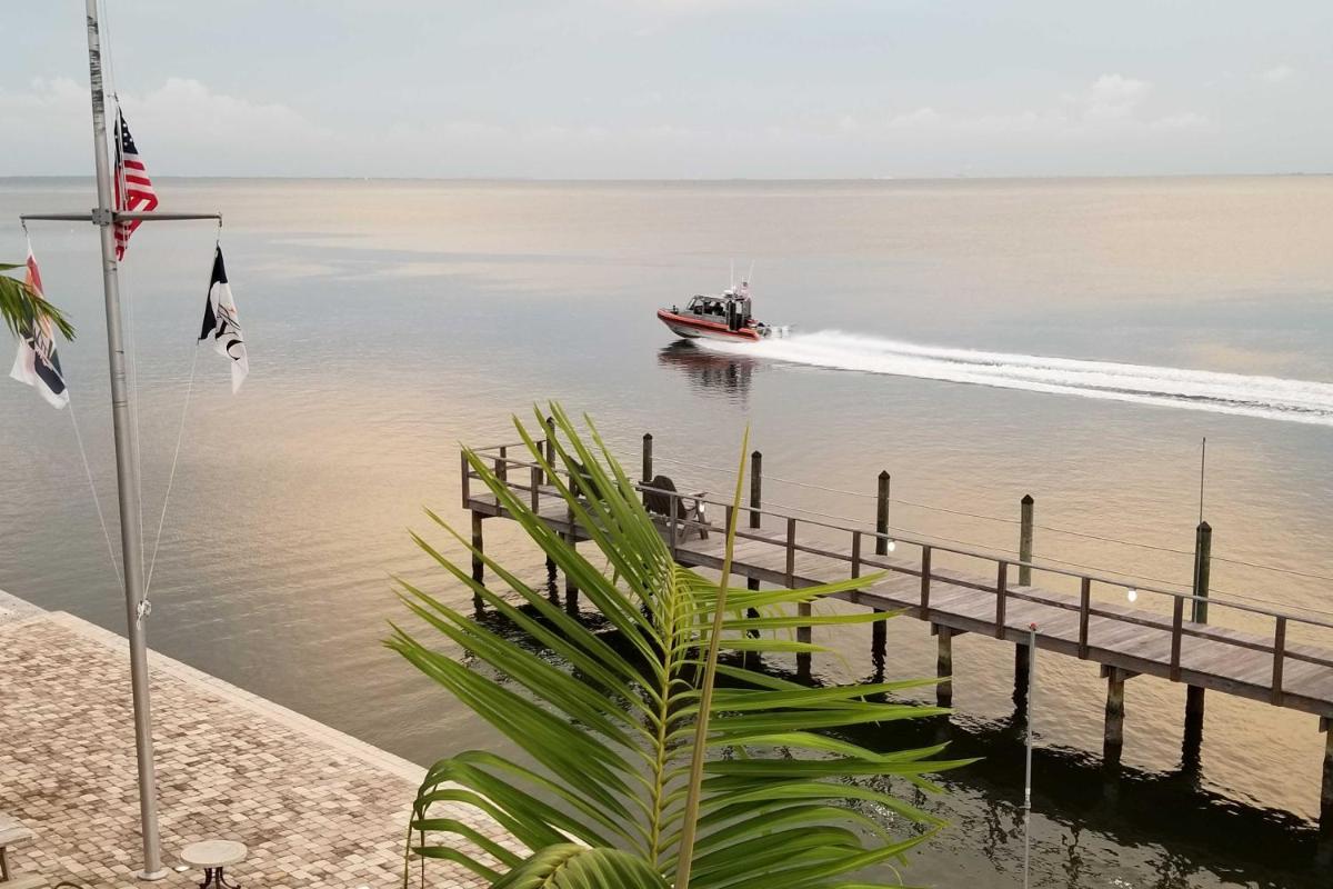 Bayfront Condo 3Mi to Downtown St Petersburg - image 2