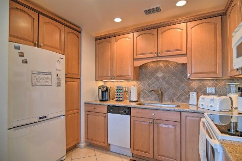 Bayfront Condo 3Mi to Downtown St Petersburg - image 6