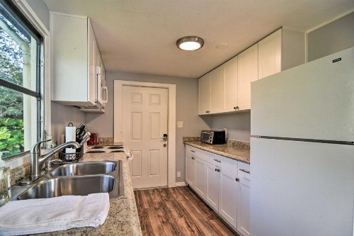 Cozy Beach Apt with Pool 3 Mi to St Pete! - image 3