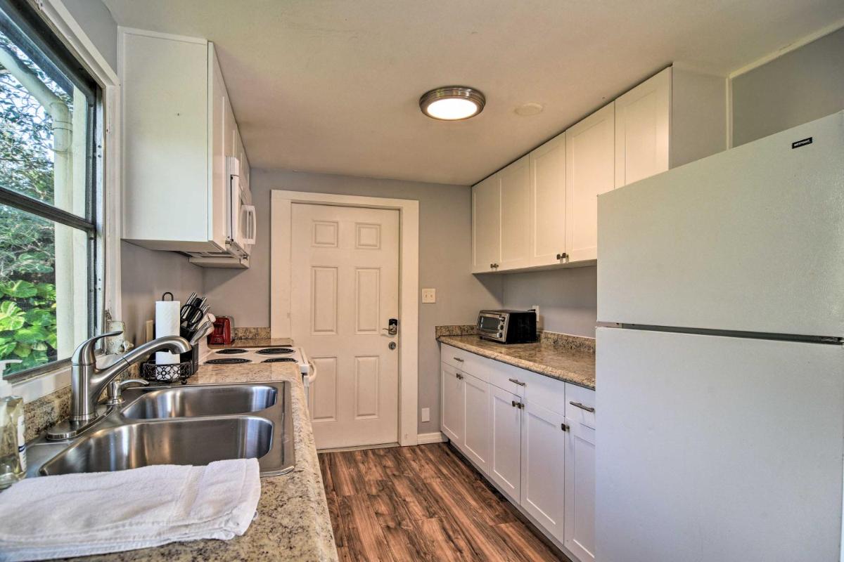 Cozy Beach Apt with Pool 3 Mi to St Pete! - image 3