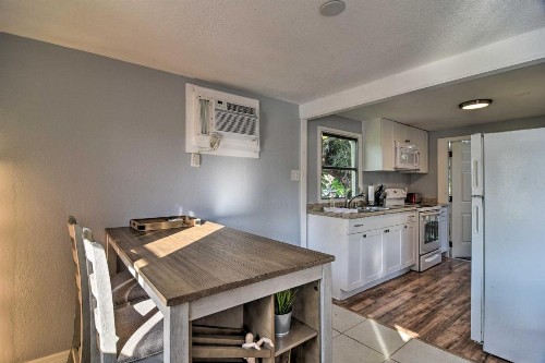 Cozy Beach Apt with Pool 3 Mi to St Pete! - image 6