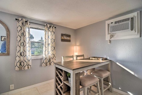 Cozy Beach Apt with Pool 3 Mi to St Pete! - image 7