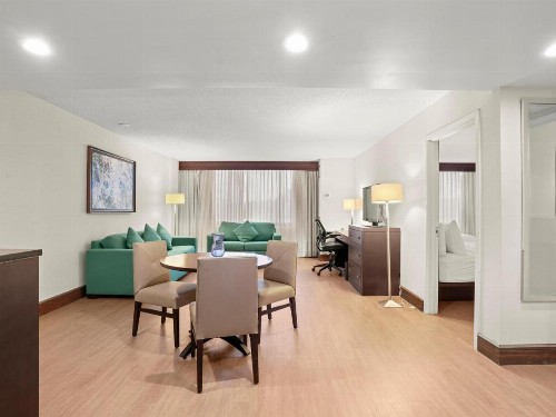 Crowne Plaza Stamford - image 31