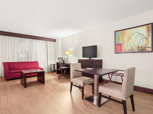 Crowne Plaza Stamford - image 34