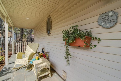 Selah Lakefront Retreat - image 10