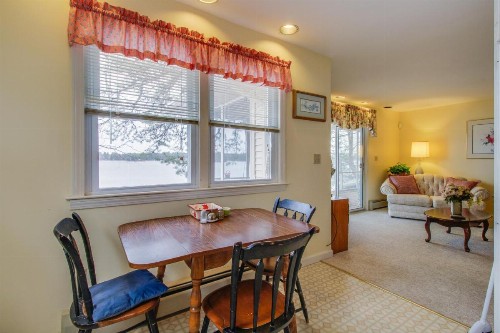Selah Lakefront Retreat - image 2