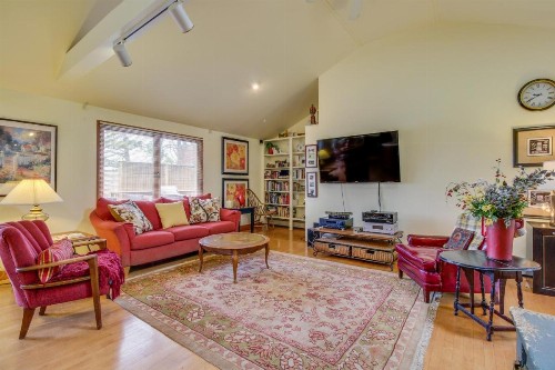 Selah Lakefront Retreat - image 4