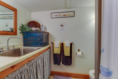 Selah Lakefront Retreat - image 7