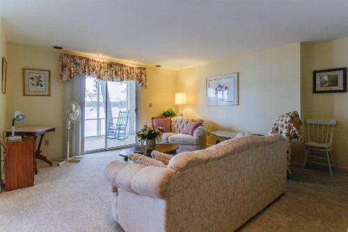 Selah Lakefront Retreat - image 9