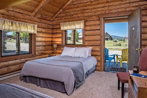 Triangle C Cabins - image 4