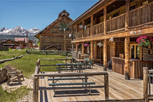 Stanley High Country Inn - image 11