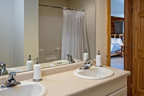 Stanley High Country Inn - image 2